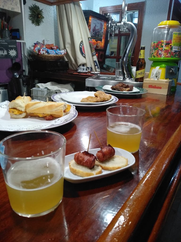 Cafe-Bar "Libra" — Comida y bebida