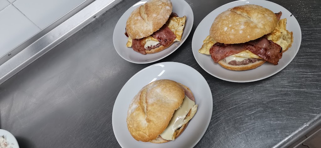 Cafe/Bar Ambigu — Comida y bebida