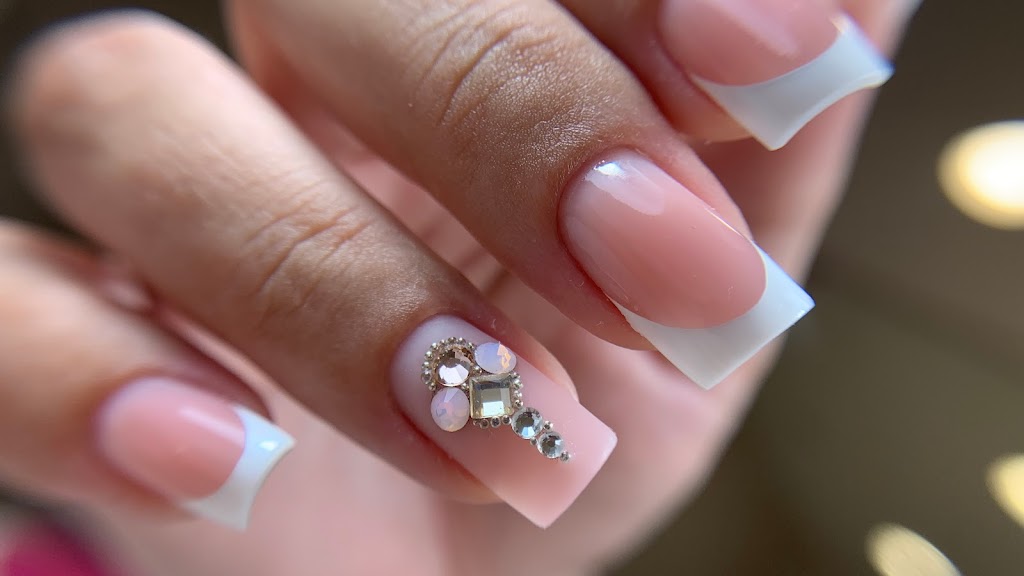 Teo Bucur Studio (nails)