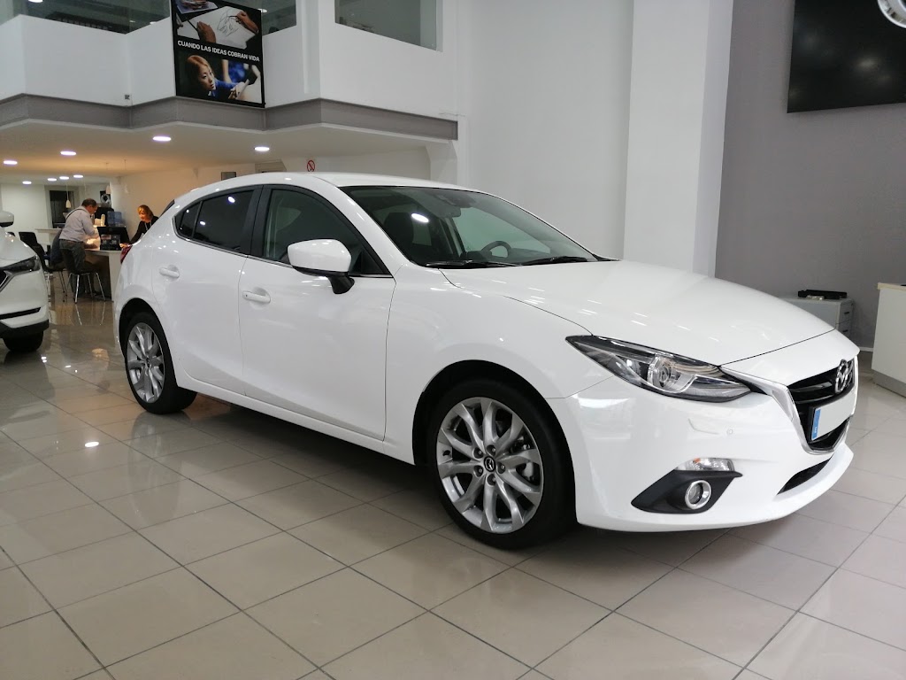 Concesionario Mazda Automotor Bikar — Interior