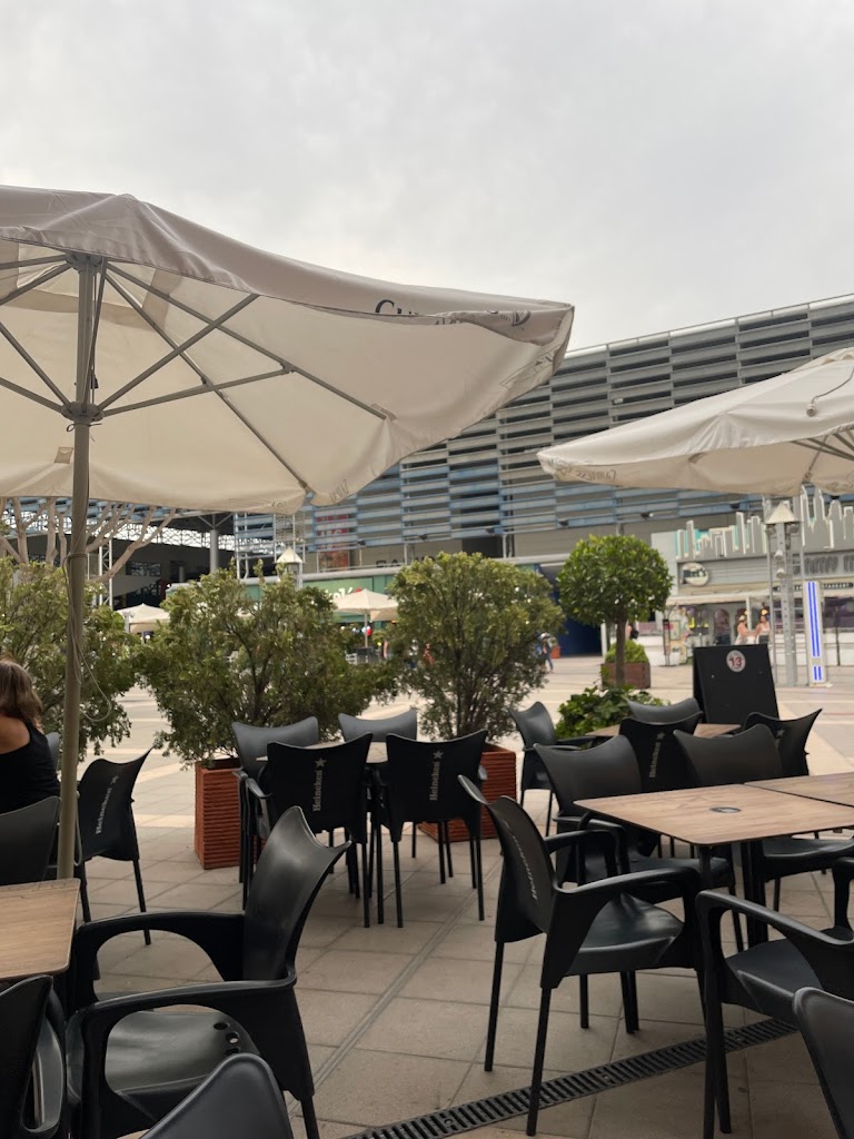 Pub The Cliffs CC Heron City