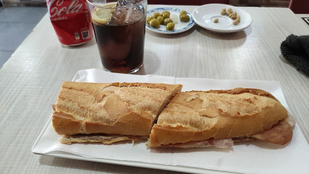 Cafeteria La Placa — Comida y bebida