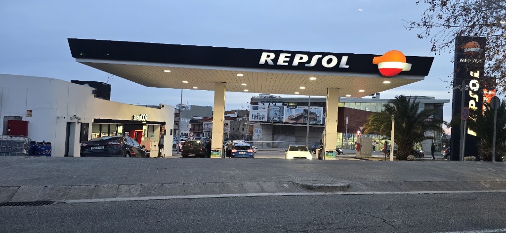 Estacion de Servicio Repsol — Exterior
