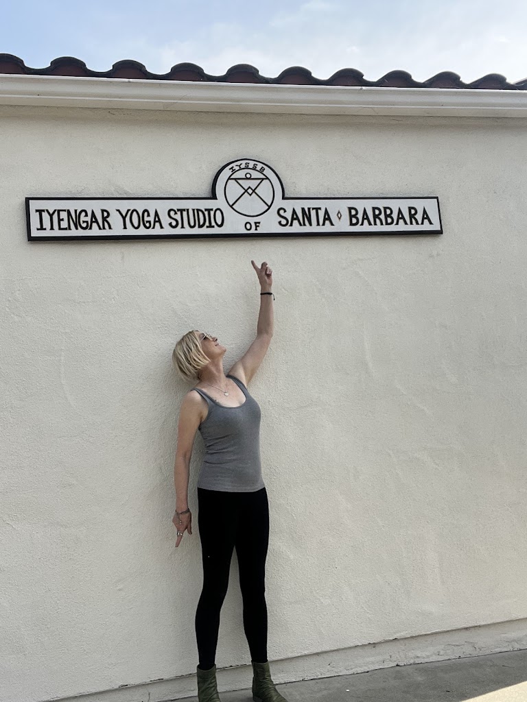  Iyengar Yoga Studio