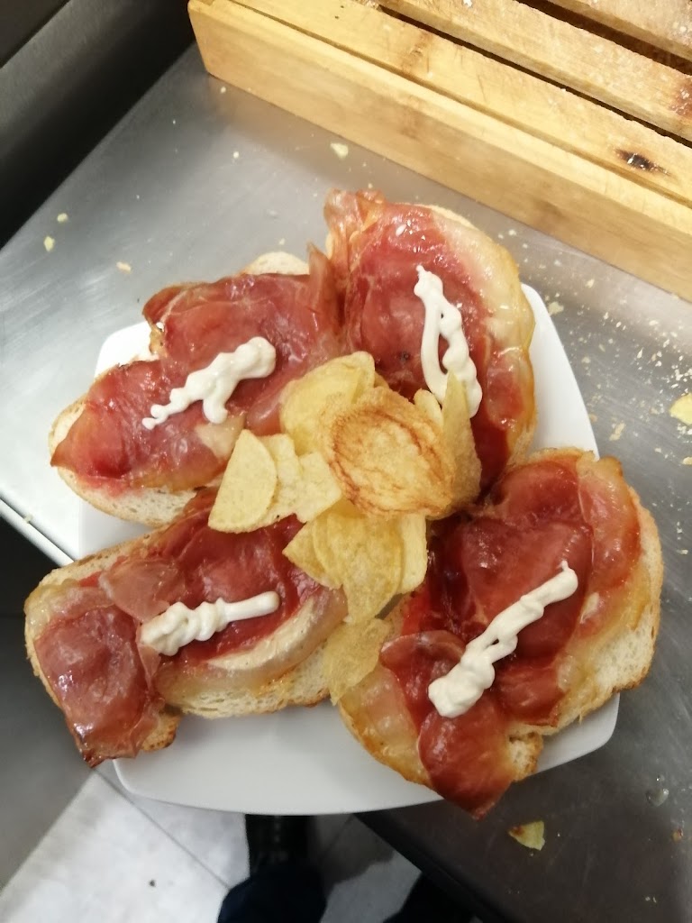 Bar La Mezquita — Comida y bebida