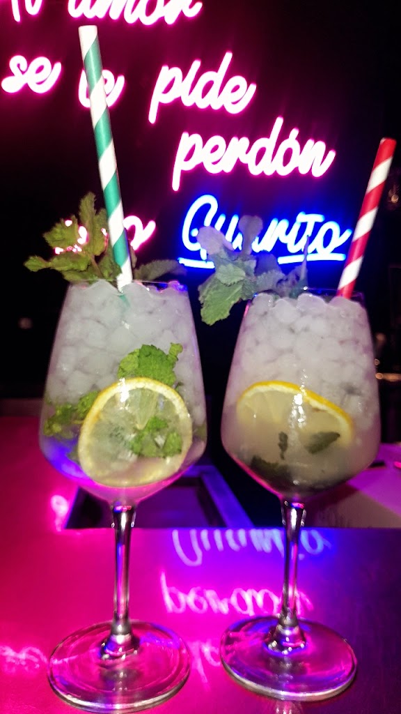 Portola Restaurante & Lounge Elda — Comida y bebida