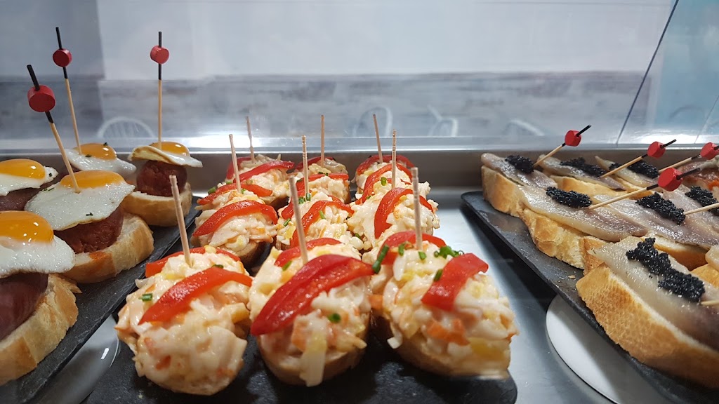 Montaditos 69 — Comida y bebida