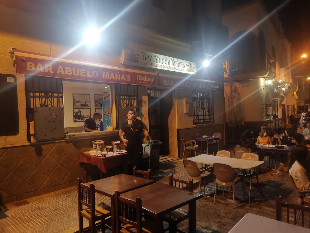 Abuelo Manas — Ambiente