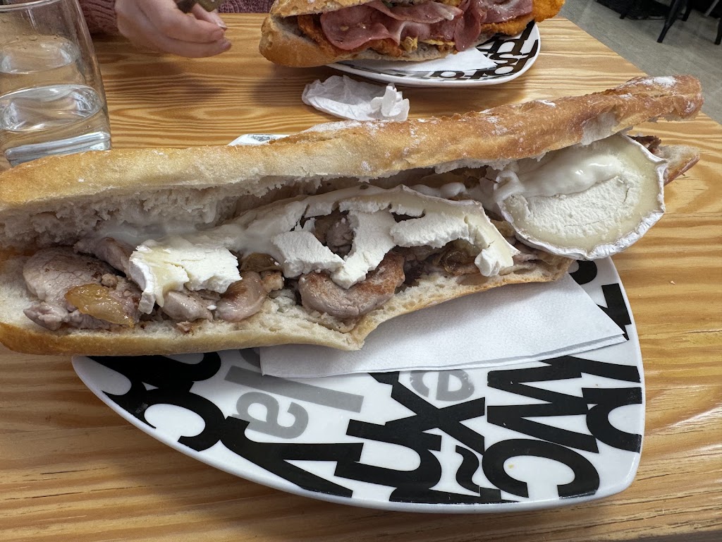 Bar la dana — Comida y bebida
