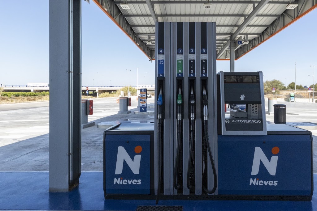 Gasolinera Nieves Torrejon — Estacion de servicio