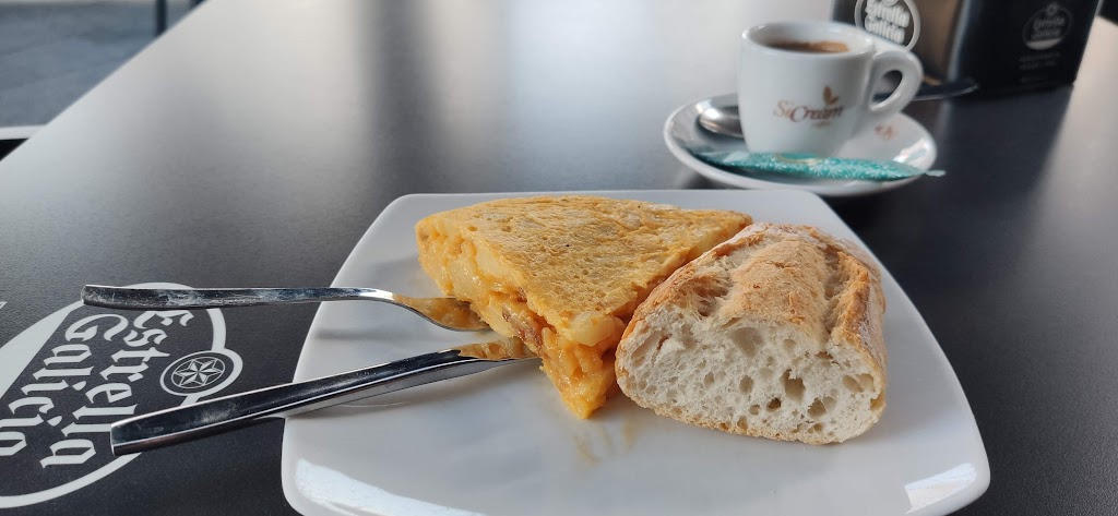 Cafe Bar Plaza, Vigo — Comida y bebida