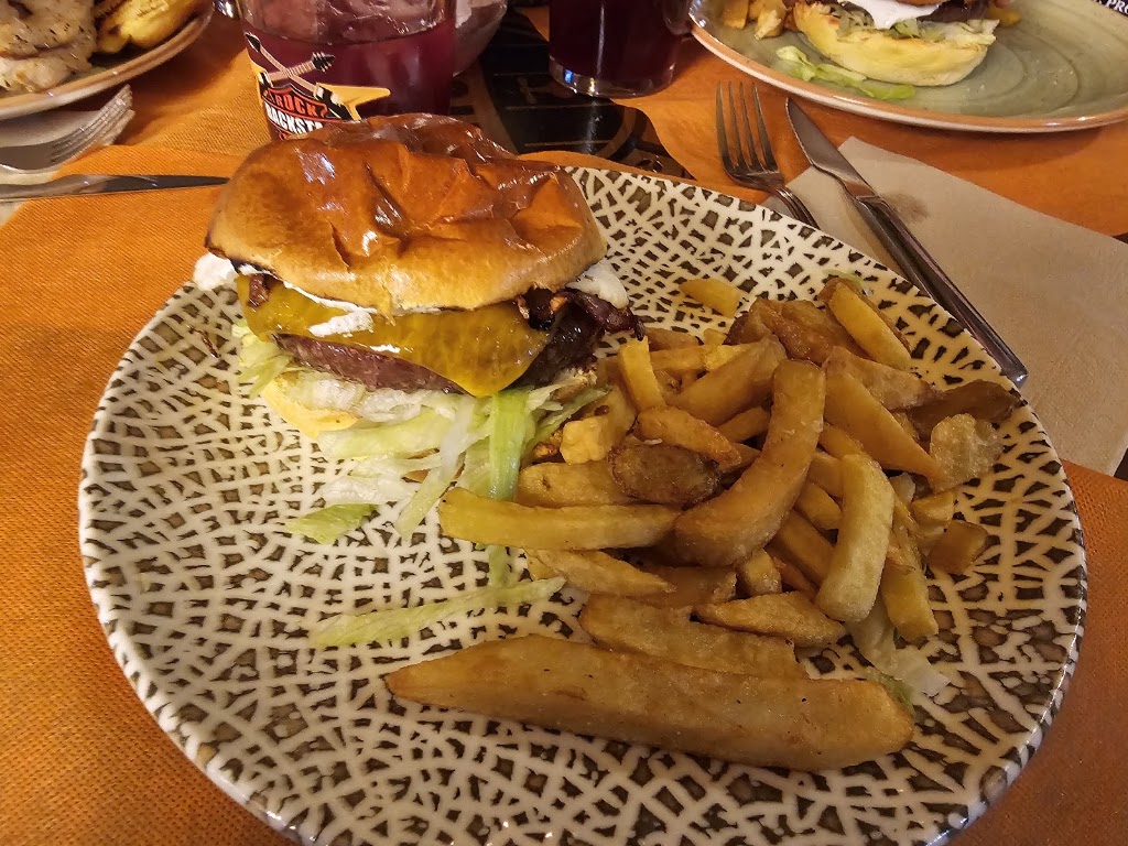 Backstage Rock Alcala Bar-Restaurante — Comida y bebida
