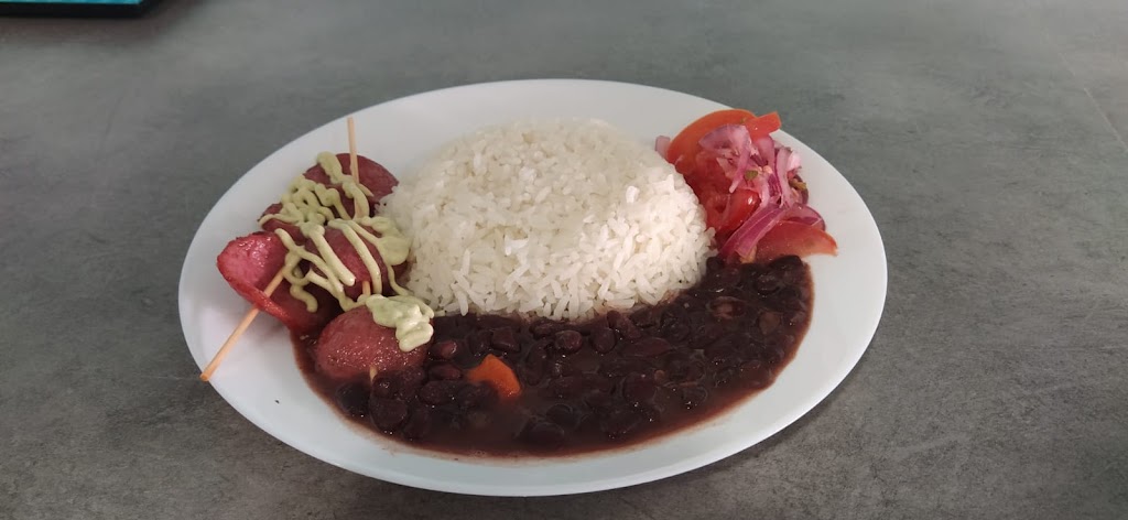 Lo Nuestro Bar Restaurante — Comida y bebida