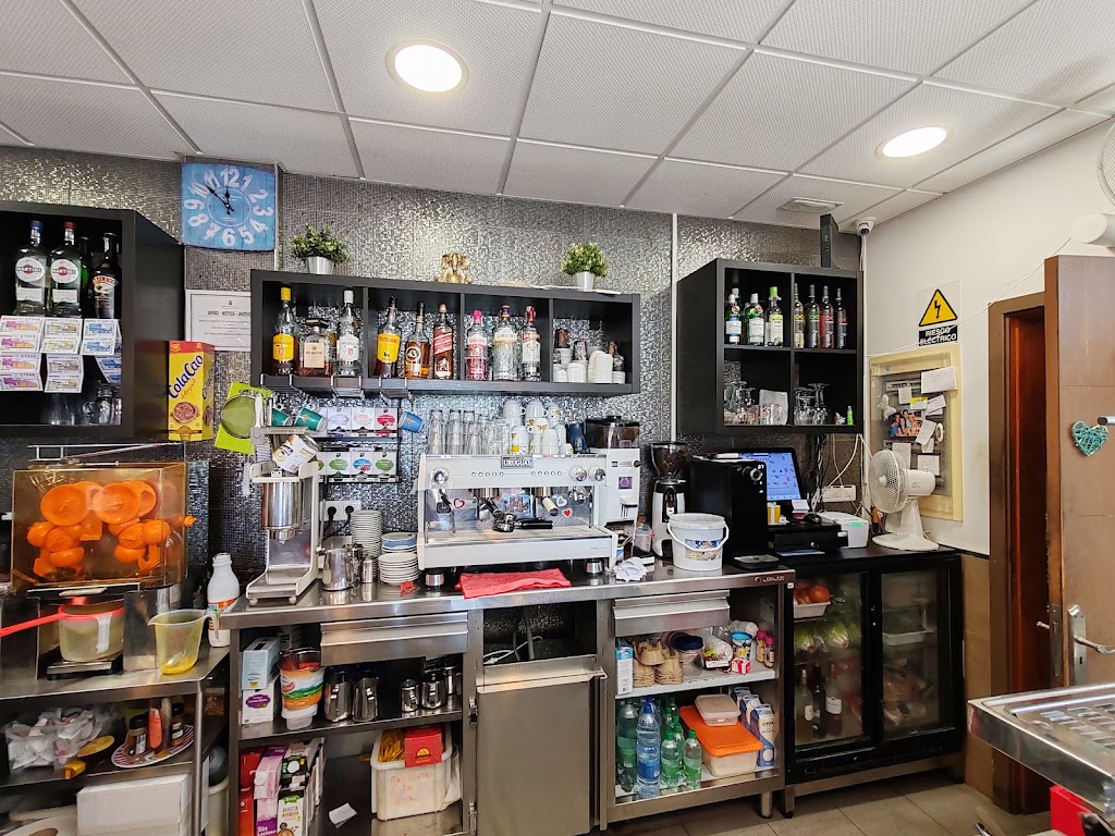 Bar Cafeteria El Palmeral — Ambiente