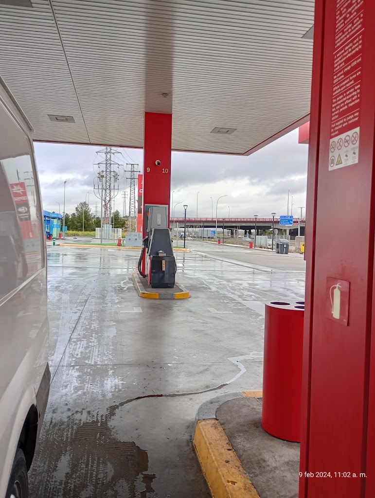 Estacion de servicio Cepsa — Surtidor de combustible