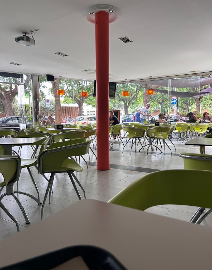 CAFETERIA GUAY SALOU — Ambiente