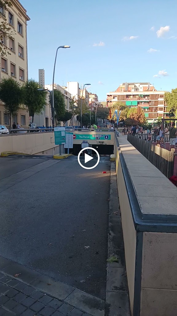 Parking Saba Plaza La Plana — Videos