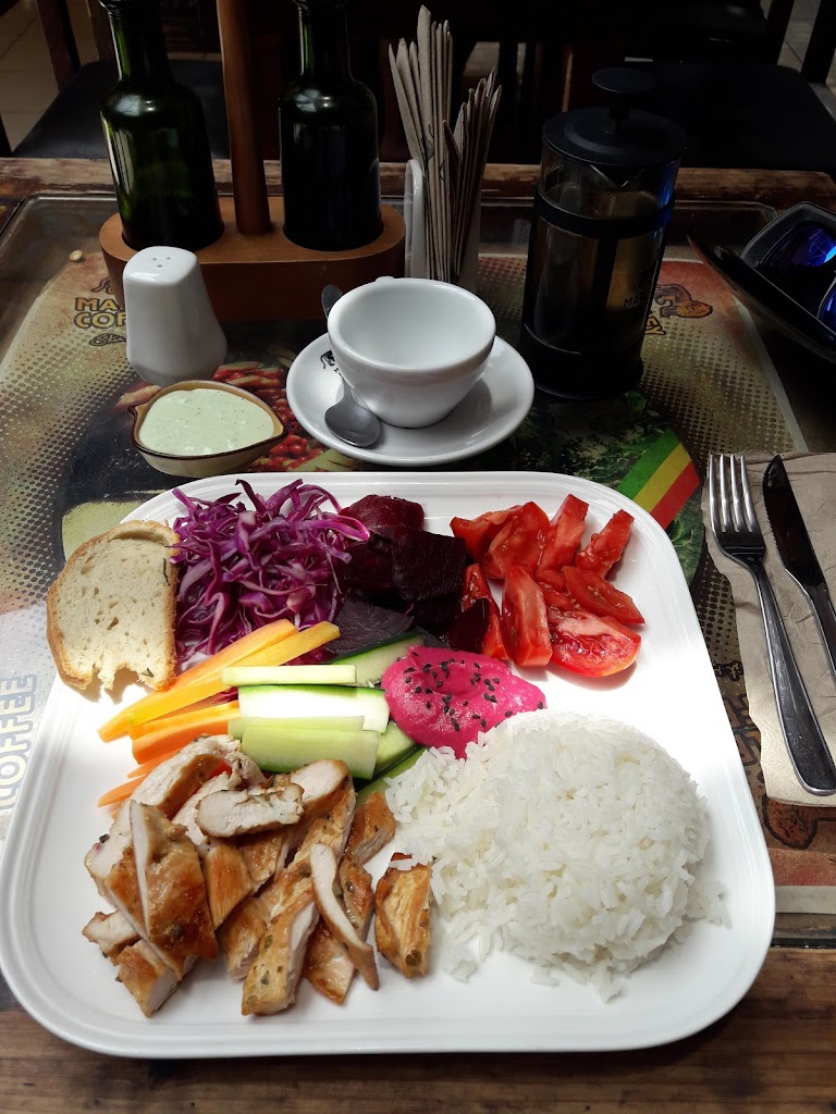 Comida y bebida