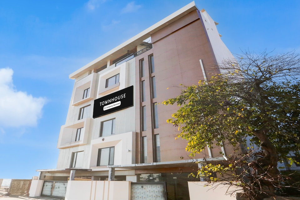 Super Townhouse Isbt Dehradun