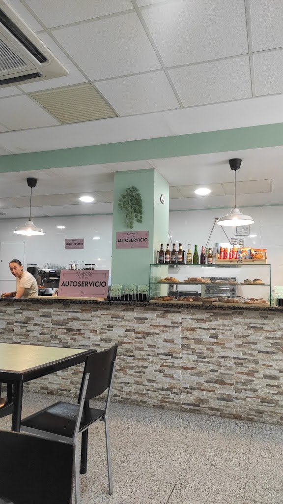L'embolic Cafe Bar — Ambiente