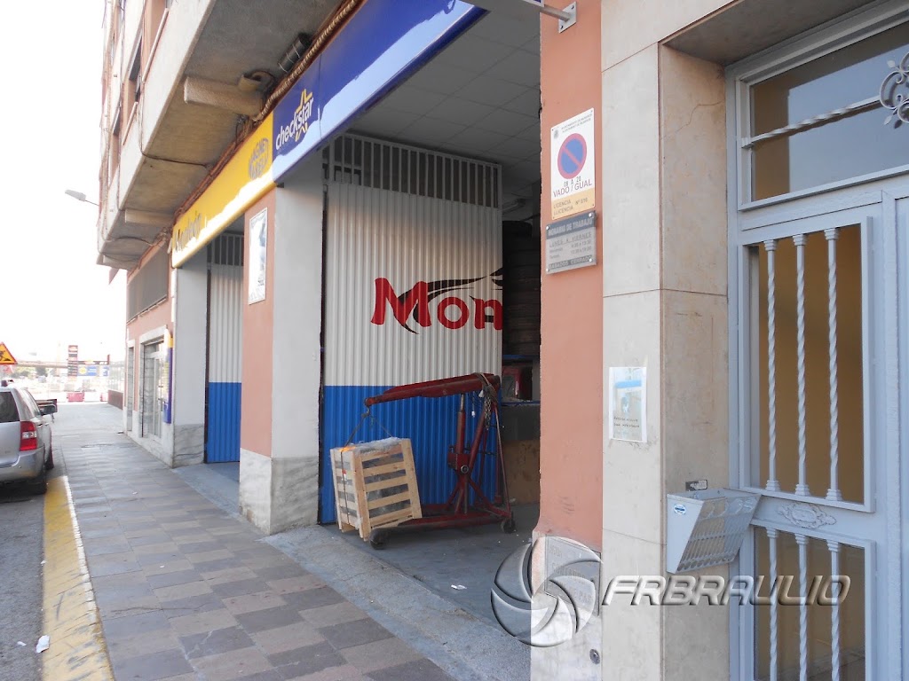 Monleon CB Taller de vehiculos — Exterior