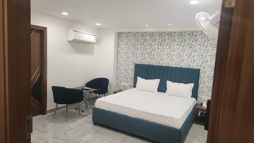 Ovel Hotel Crown