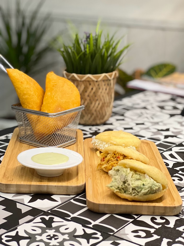Athena's Coffee & Bar — Comida y bebida