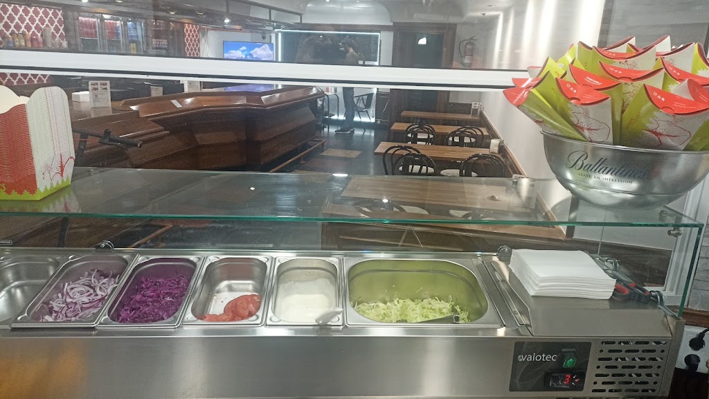 Itzala Kebab Pizza — Ambiente