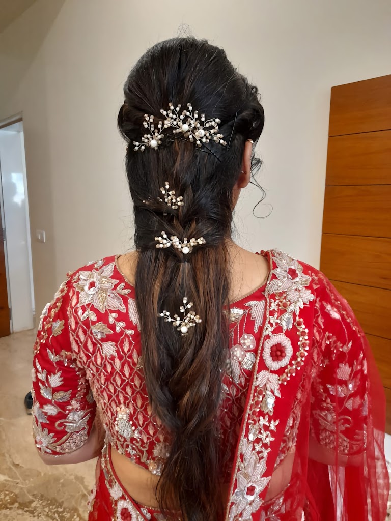 N Studio 10 Beauty Parlor Best Make Up Artist In Vadodara Bridal Makeup Hairstyle Academy Nail Art Beauty Parlor Courses