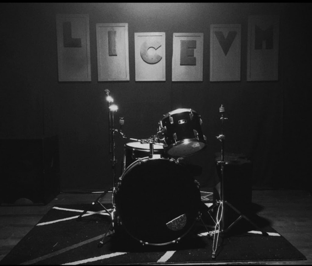 BAR LICEUM — Del propietario