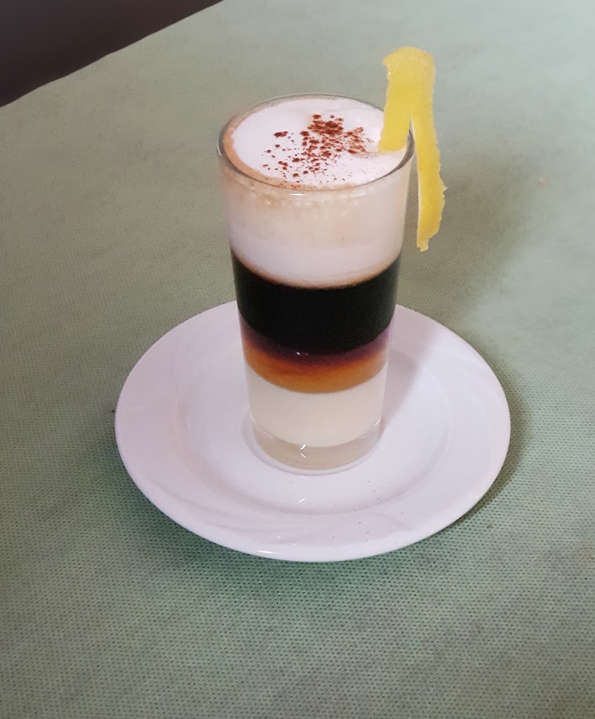 Bar El Bosquito — Comida y bebida