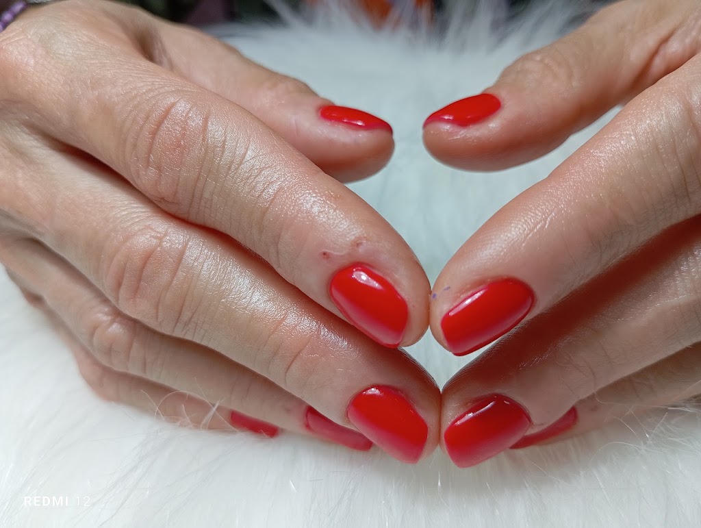 Lashes & Nails — Manicura