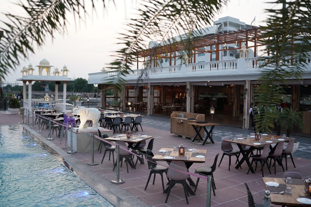 The Heritage Palace Resort Rajkot S Best Poolside Restaurant