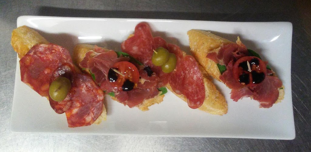 Fas Bar Cafeteria — Comida y bebida