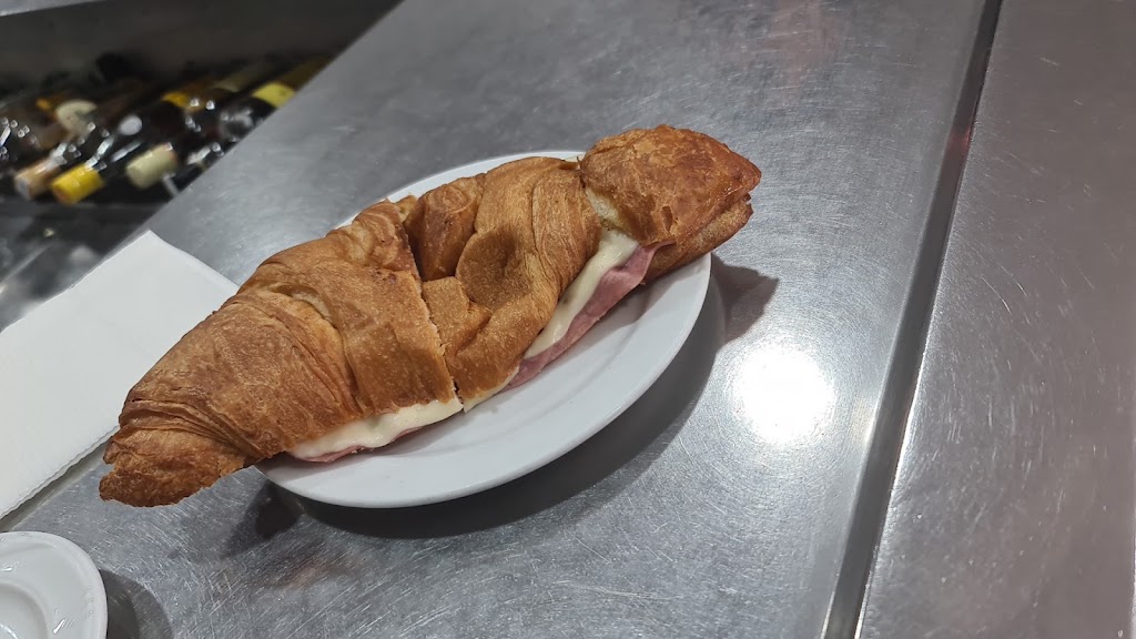 Bar cafeteria Luna — Comida y bebida