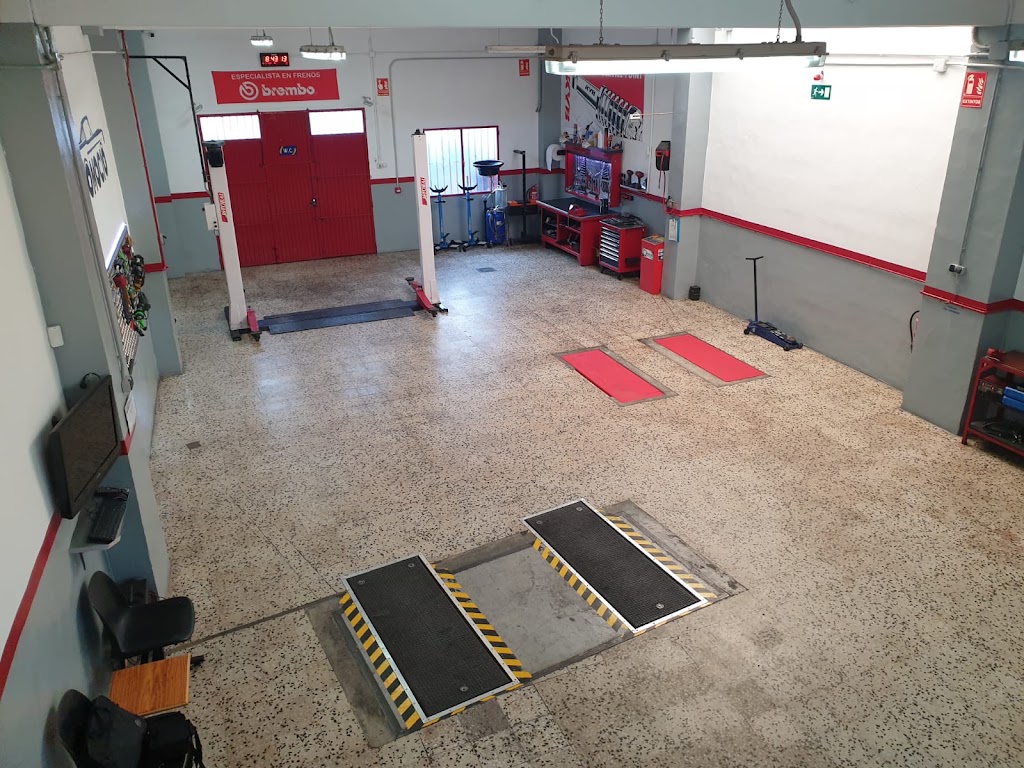 GR Automocio — Interior