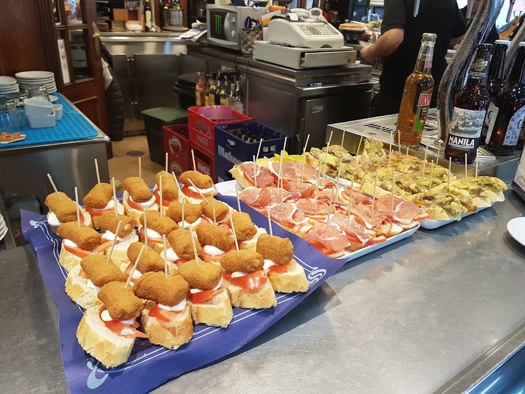 Bar Salvador — Comida y bebida