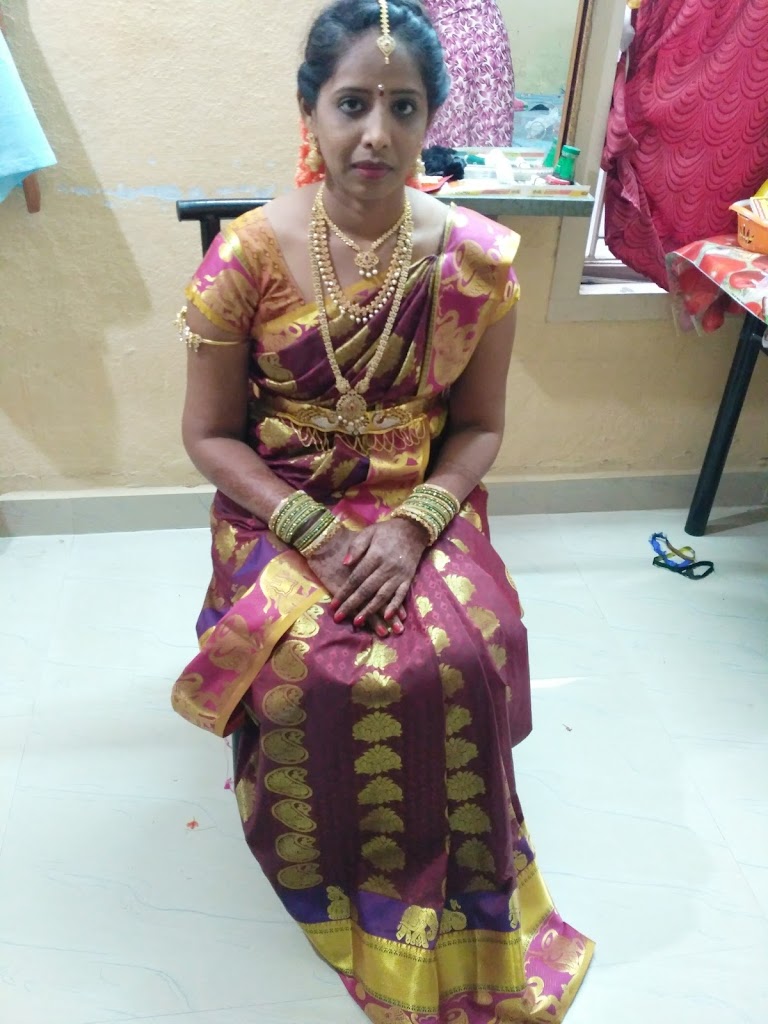 V R Smile S Beauty Parlour