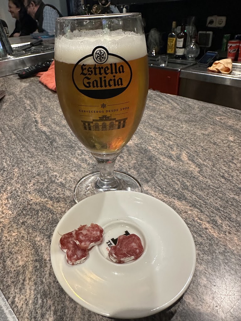 Bar El Reencuentro — Comida y bebida