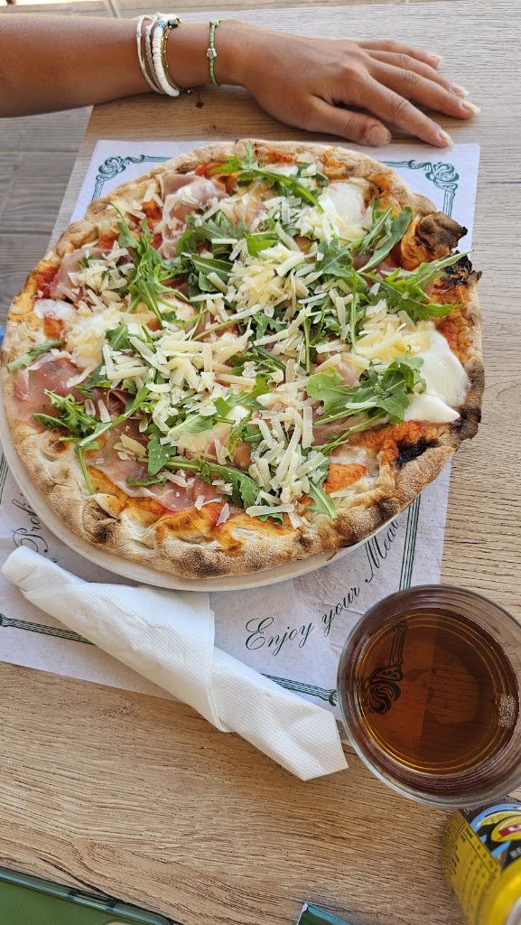 La dolce Vita Club Deportivo Johnny Montanes — Comida y bebida