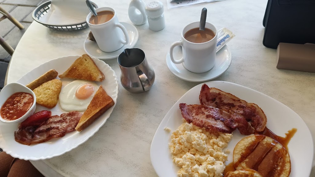 Ye Olde English Tea Room — Comida y bebida