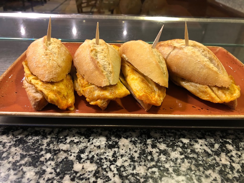 Cafe-bar Benja — Comida y bebida