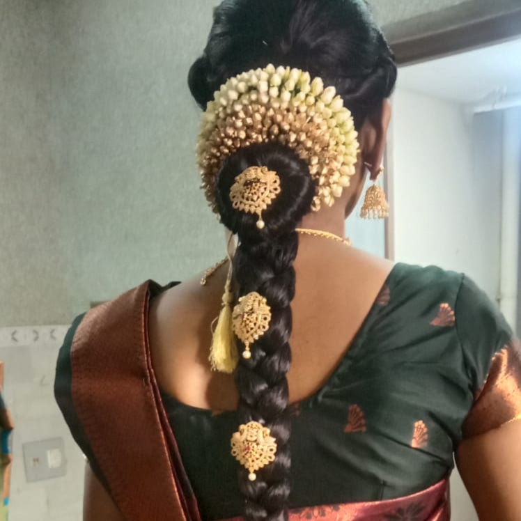 Naveena Beauty Parlour