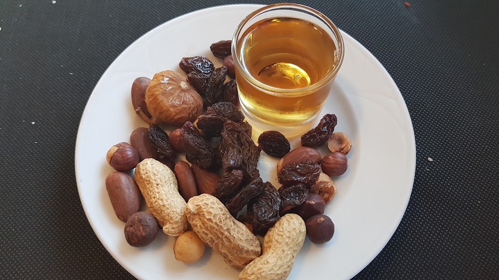 Bar 33 — Comida y bebida
