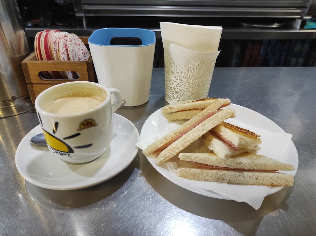 Restaurante La Madrilena — Comida y bebida