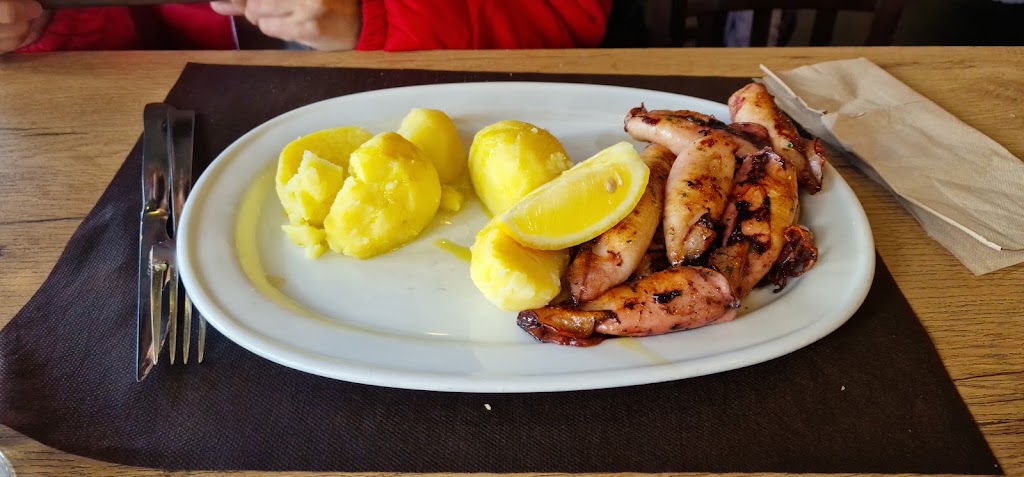 El Hoyo — Comida y bebida