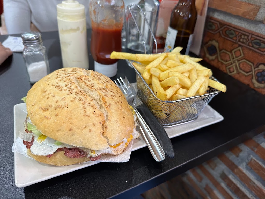 Taberna Metro — Comida y bebida