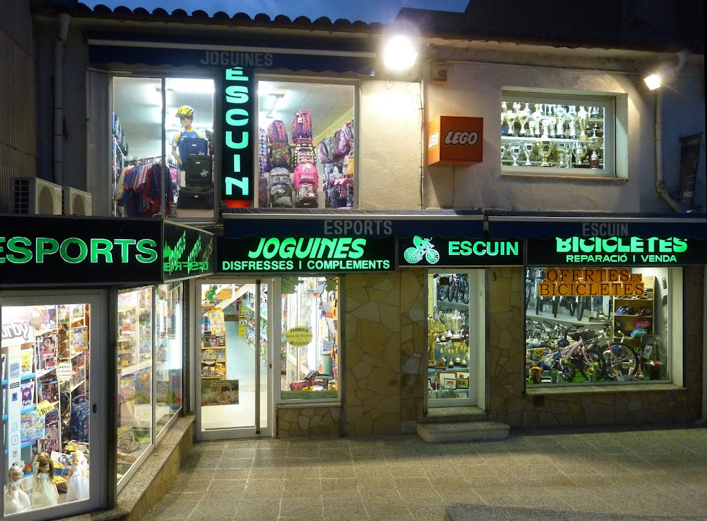 Foto 2 de Escuin Juguetes, Trofeos y Mochilas