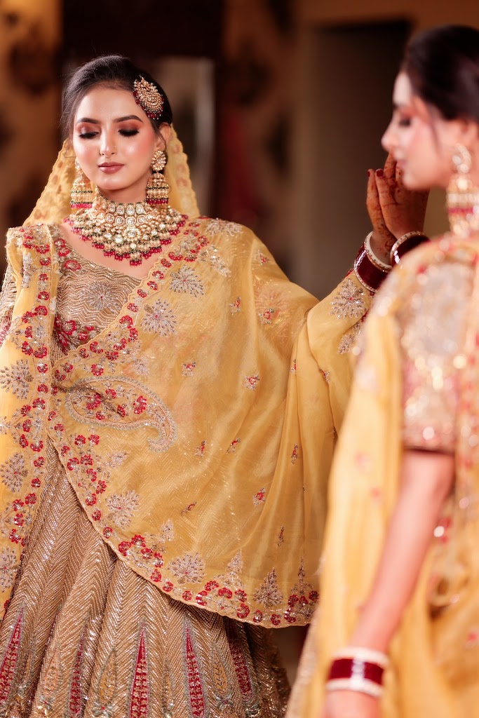 Aman Makeup Artist Bridal Makeup Artist Bridal Makeup Artist Makeup Artist Nail Extension Hair Color Beauty Salon