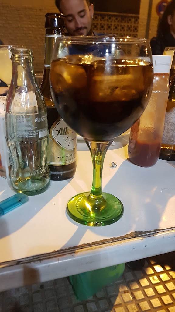 El Pikoteo — Comida y bebida